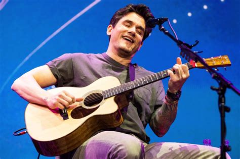 Concert review: John Mayer spends an intimate evening at the X with 14,000 friends